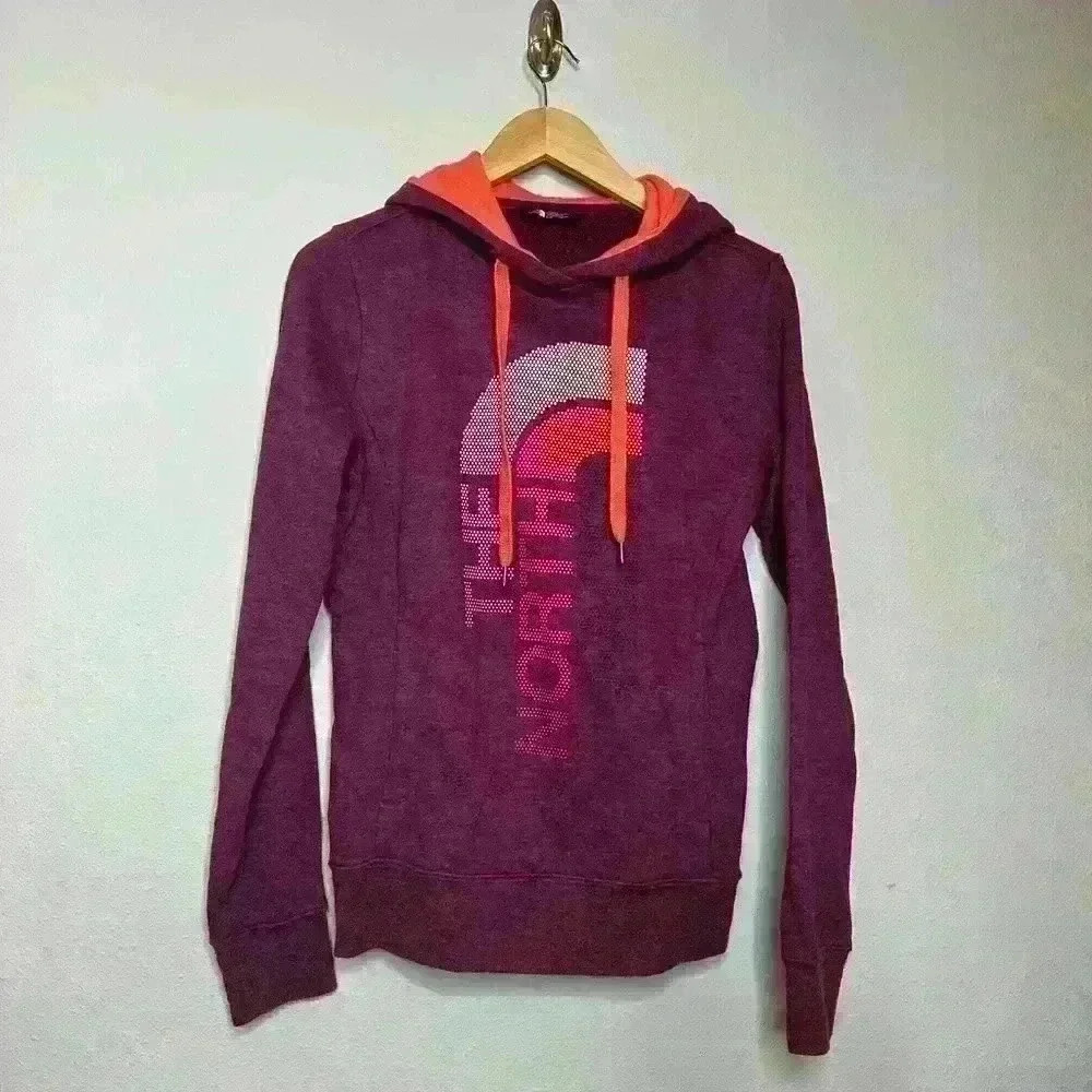 The north face women’s hoodie size small